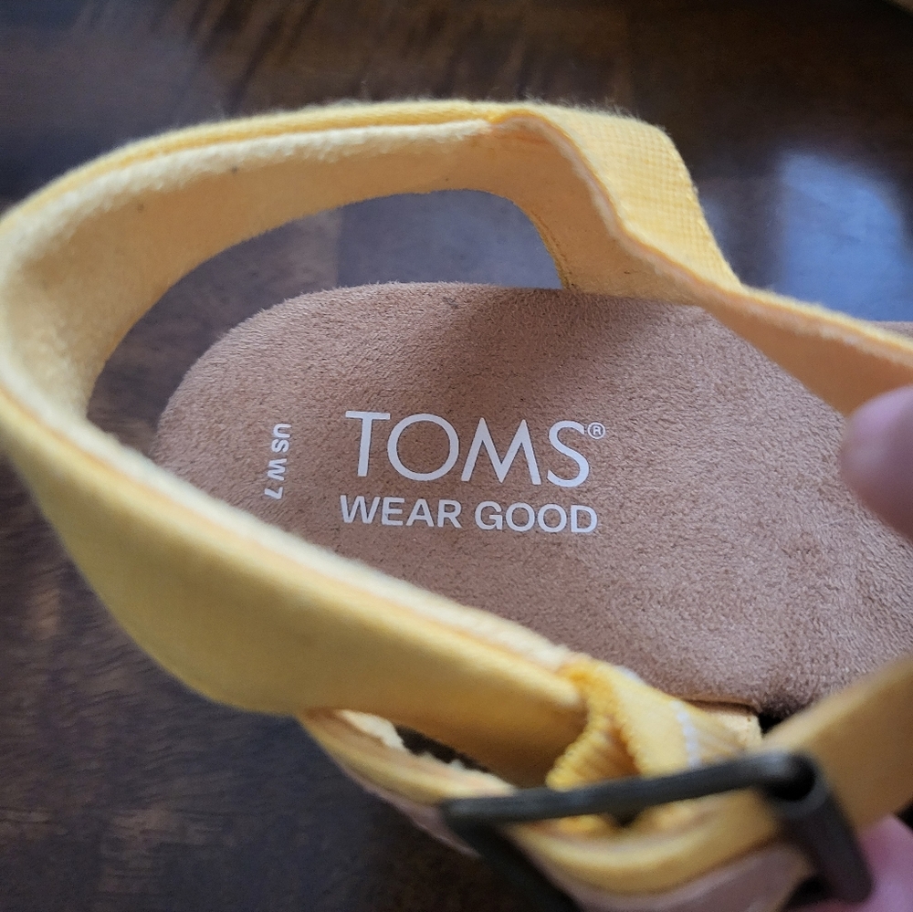 Toms Yellow Wedges - Picture 5 of 5
